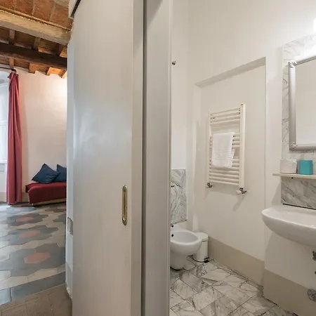 F7 - Santa Croce One Bedroom Flat For 2 Or 3 Guests